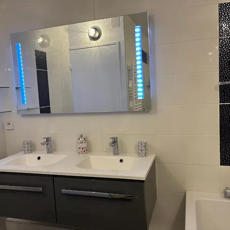 Le Plein Sud 85 M2 2 Mn A Pied Apartment