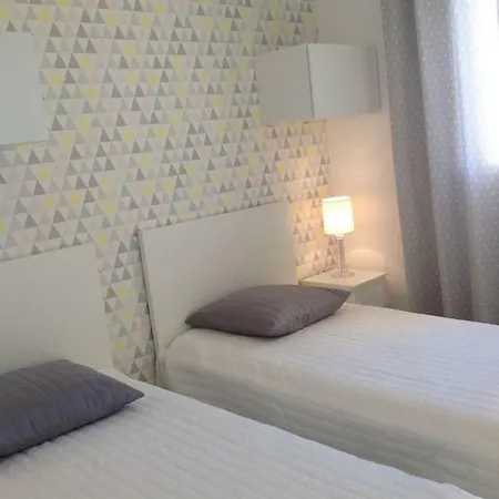 Le Plein Sud 85 M2 2 Mn A Pied *